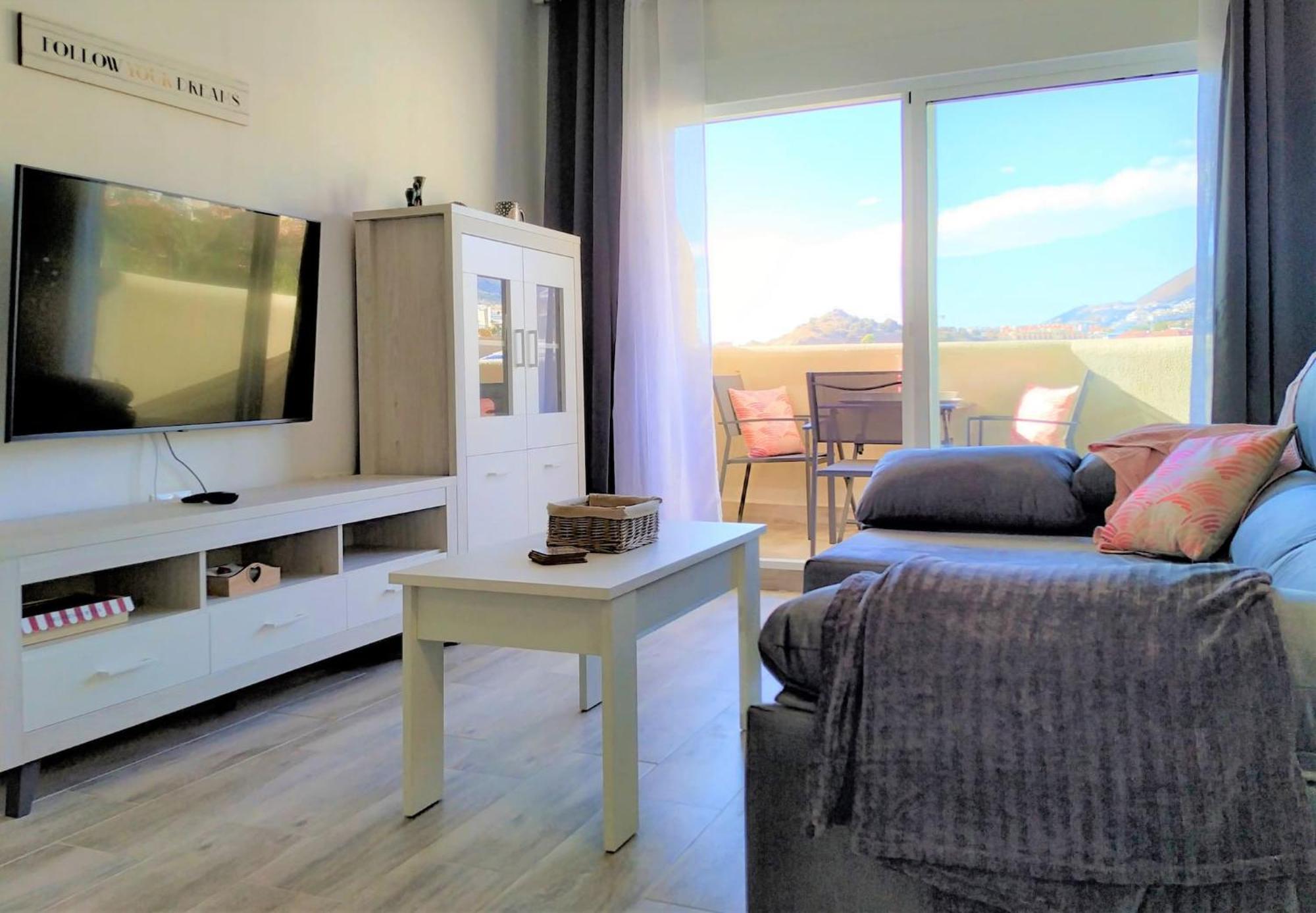 Deluxe Apartment In Benalbeach With Beach Views ベナルマデナ エクステリア 写真